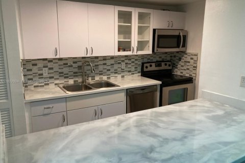 Copropriété à vendre à Miami, Floride: 2 chambres, 100.61 m2 № 1976739 - photo 2