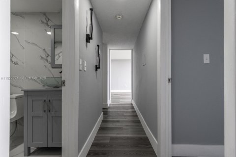 Copropriété à vendre à Miami, Floride: 2 chambres, 100.61 m2 № 1976739 - photo 15