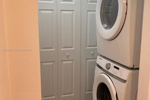 Copropriété à vendre à Miami, Floride: 2 chambres, 100.61 m2 № 1976739 - photo 10