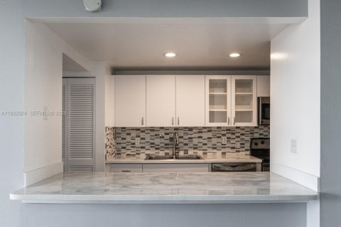 Copropriété à vendre à Miami, Floride: 2 chambres, 100.61 m2 № 1976739 - photo 3