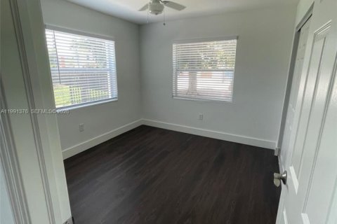 Apartamento en alquiler en Miami, Florida, 2 dormitorios № 2052368 - foto 6