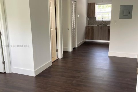 Apartamento en alquiler en Miami, Florida, 2 dormitorios № 2052368 - foto 3