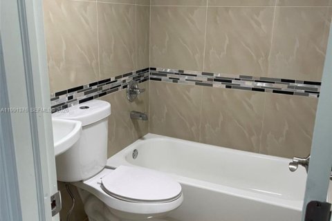 Apartamento en alquiler en Miami, Florida, 2 dormitorios № 2052368 - foto 5