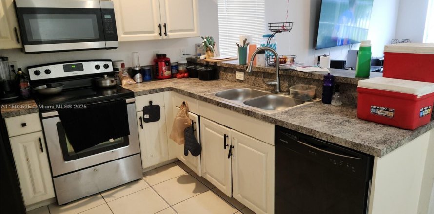 Кондоминиум с 3 спальнями в Ривьера-Бич, Флорида № 1978167