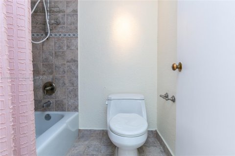 Купить кондоминиум в Холливуд, Флорида 2 спальни, 111.67м2, № 1936392 - фото 15