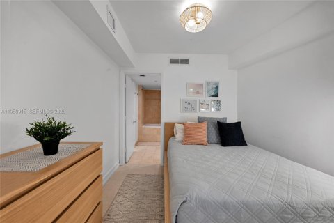 Condo in Hallandale Beach, Florida, 2 bedrooms  № 2053083 - photo 21