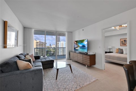 Condo in Hallandale Beach, Florida, 2 bedrooms  № 2053083 - photo 3