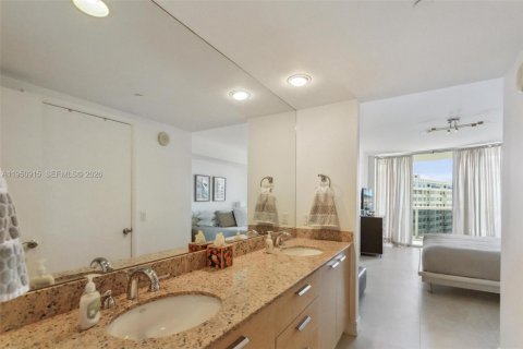 Condo in Hallandale Beach, Florida, 2 bedrooms  № 2053083 - photo 18