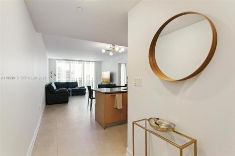 Condo in Hallandale Beach, Florida, 2 bedrooms  № 2053083 - photo 2