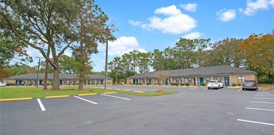 Commercial property in Jacksonville, Florida № 2235152