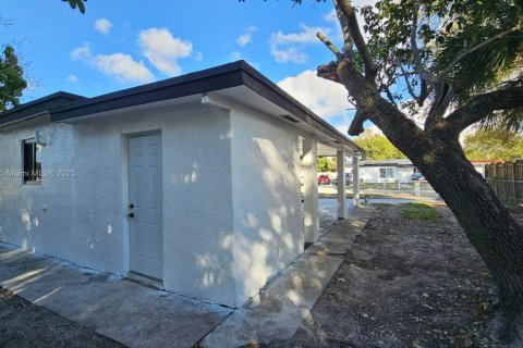 House in Miami Gardens, Florida 3 bedrooms, 123.93 sq.m. № 1865265 - photo 24