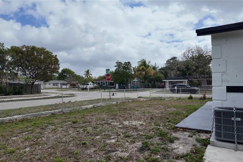 House in Miami Gardens, Florida 3 bedrooms, 123.93 sq.m. № 1865265 - photo 20