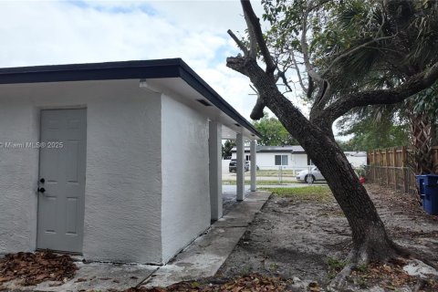 House in Miami Gardens, Florida 3 bedrooms, 123.93 sq.m. № 1865265 - photo 21