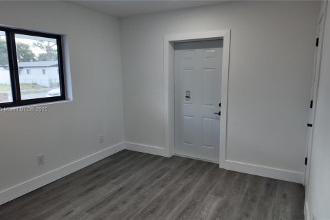House in Miami Gardens, Florida 3 bedrooms, 123.93 sq.m. № 1865265 - photo 14