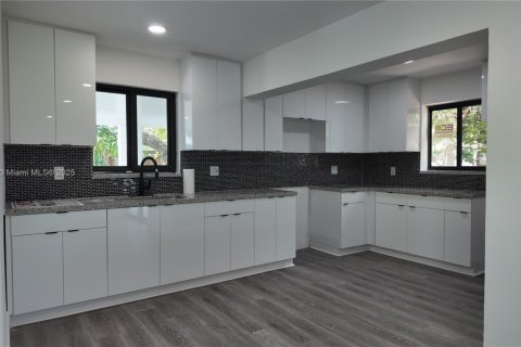 House in Miami Gardens, Florida 3 bedrooms, 123.93 sq.m. № 1865265 - photo 5