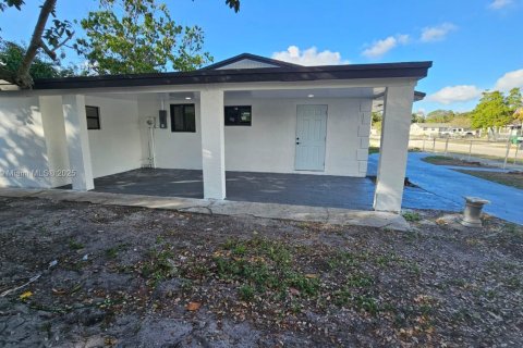 House in Miami Gardens, Florida 3 bedrooms, 123.93 sq.m. № 1865265 - photo 25