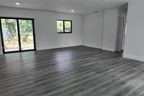 House in Miami Gardens, Florida 3 bedrooms, 123.93 sq.m. № 1865265 - photo 8