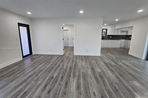House in Miami Gardens, Florida 3 bedrooms, 123.93 sq.m. № 1865265 - photo 30
