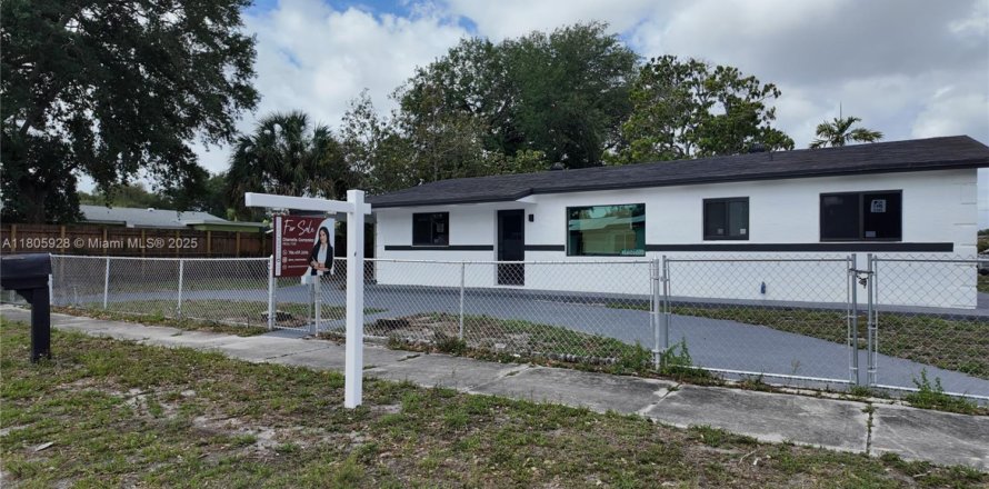 House in Miami Gardens, Florida 3 bedrooms, 123.93 sq.m. № 1865265