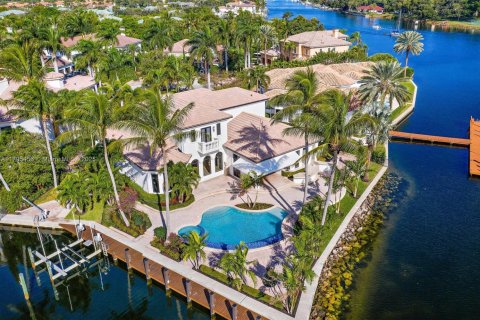 House in North Palm Beach, Florida 5 bedrooms, 428.37 sq.m. № 2069089 - photo 2