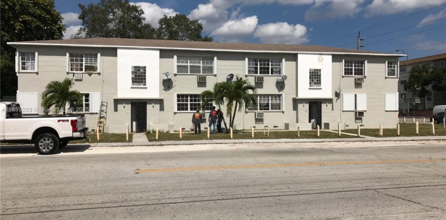 Immobilier commercial à North Miami, Floride № 1887212