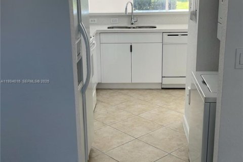 Снять в аренду виллу или дом в Хомстед, Флорида 2 спальни, 99.31м2, № 1992300 - фото 7