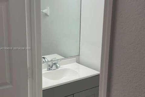 Снять в аренду виллу или дом в Хомстед, Флорида 2 спальни, 99.31м2, № 1992300 - фото 5