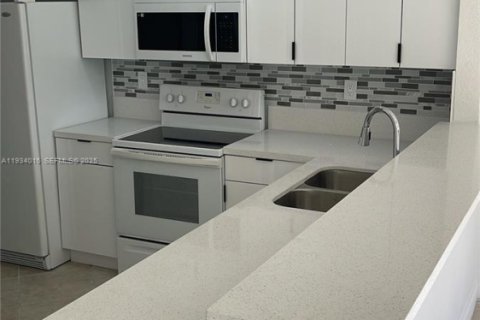 Снять в аренду виллу или дом в Хомстед, Флорида 2 спальни, 99.31м2, № 1992300 - фото 4