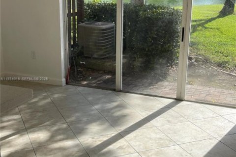Снять в аренду виллу или дом в Хомстед, Флорида 2 спальни, 99.31м2, № 1992300 - фото 6