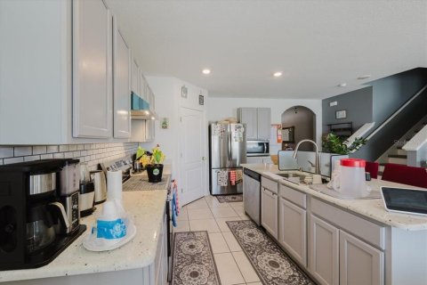 House in Winter Haven, Florida 5 bedrooms, 250.46 sq.m. № 2214668 - photo 10