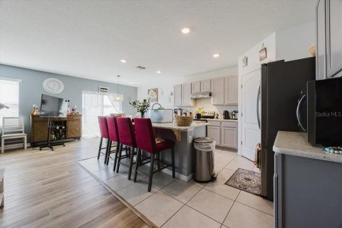 House in Winter Haven, Florida 5 bedrooms, 250.46 sq.m. № 2214668 - photo 7
