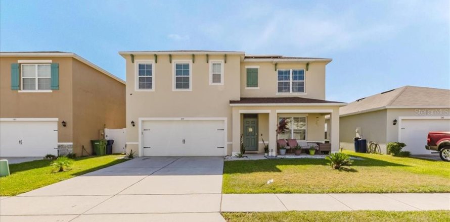 House in Winter Haven, Florida 5 bedrooms, 250.46 sq.m. № 2214668