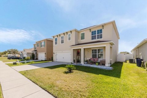 House in Winter Haven, Florida 5 bedrooms, 250.46 sq.m. № 2214668 - photo 2