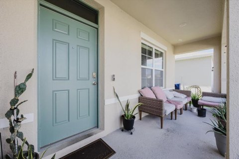 House in Winter Haven, Florida 5 bedrooms, 250.46 sq.m. № 2214668 - photo 4