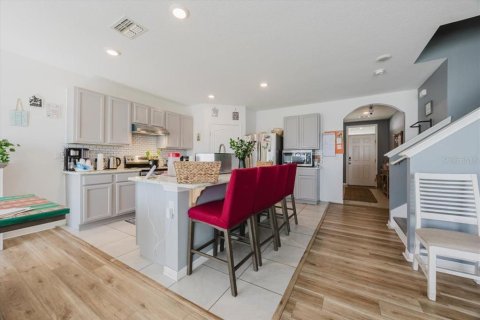 House in Winter Haven, Florida 5 bedrooms, 250.46 sq.m. № 2214668 - photo 8