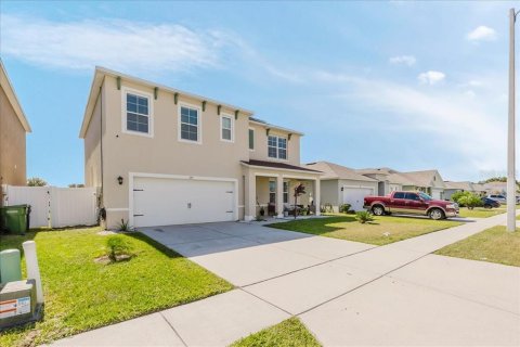 House in Winter Haven, Florida 5 bedrooms, 250.46 sq.m. № 2214668 - photo 3