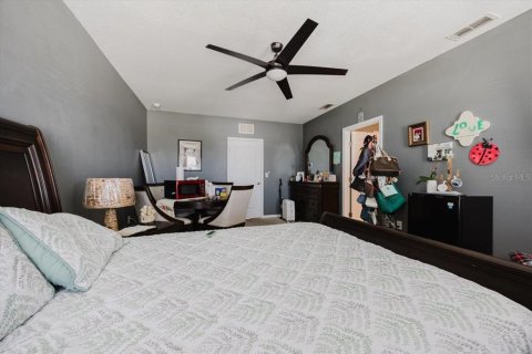 House in Winter Haven, Florida 5 bedrooms, 250.46 sq.m. № 2214668 - photo 24
