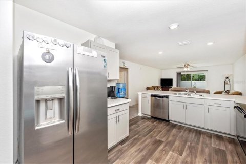 Villa ou maison à vendre à North Port, Floride: 3 chambres, 144.46 m2 № 1900087 - photo 11