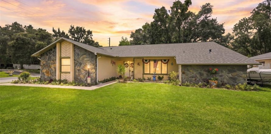 Villa ou maison à Spring Hill, Floride 3 chambres, 154.12 m2 № 2298076