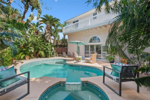 House in New Smyrna Beach, Florida 3 bedrooms, 248.05 sq.m. № 1717317 - photo 2