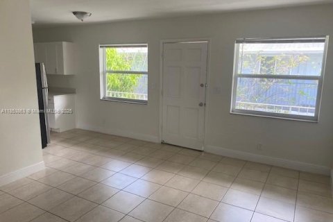 Apartment in Fort Lauderdale, Florida 2 bedrooms, 74.32 sq.m. № 2037869