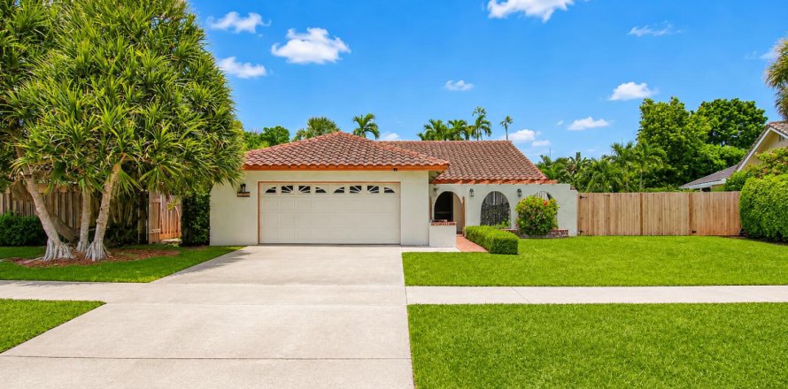 House in Boca Raton, Florida 3 bedrooms, 167.5 sq.m. № 2176775