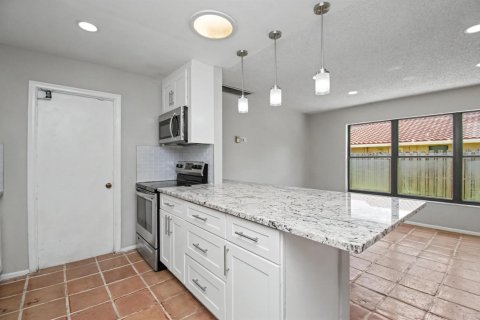 House in Boca Raton, Florida 3 bedrooms, 167.5 sq.m. № 2176775 - photo 14