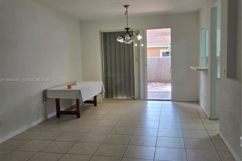 Townhouse in Homestead, Florida 4 bedrooms, 150.32 sq.m. № 1997343 - photo 11
