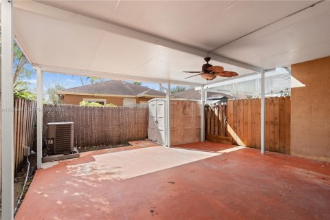 Townhouse in Homestead, Florida 4 bedrooms, 150.32 sq.m. № 1997343 - photo 27