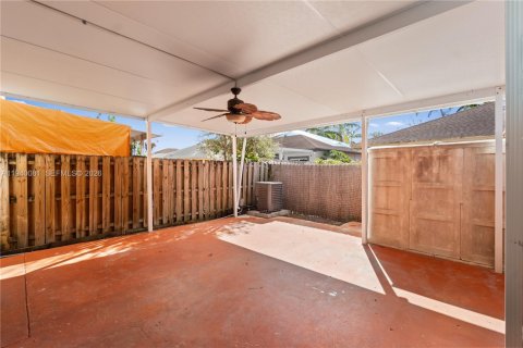 Townhouse in Homestead, Florida 4 bedrooms, 150.32 sq.m. № 1997343 - photo 28