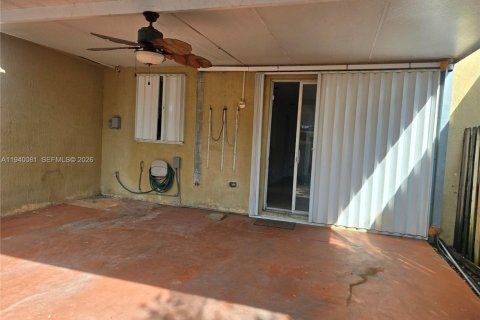 Townhouse in Homestead, Florida 4 bedrooms, 150.32 sq.m. № 1997343 - photo 13