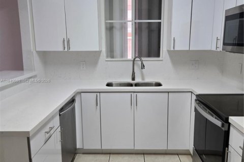 Townhouse in Homestead, Florida 4 bedrooms, 150.32 sq.m. № 1997343 - photo 9