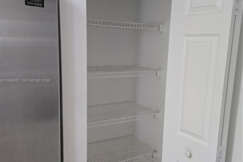 Townhouse in Homestead, Florida 4 bedrooms, 150.32 sq.m. № 1997343 - photo 7