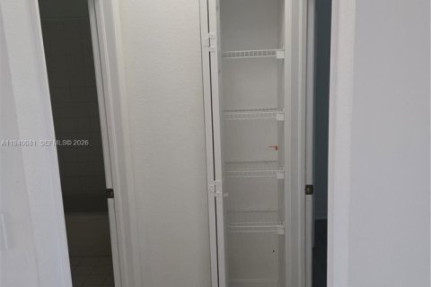 Townhouse in Homestead, Florida 4 bedrooms, 150.32 sq.m. № 1997343 - photo 3